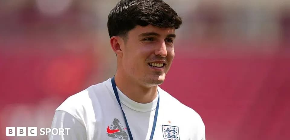 Jugador de Inglaterra sonriendo durante el calentamiento
