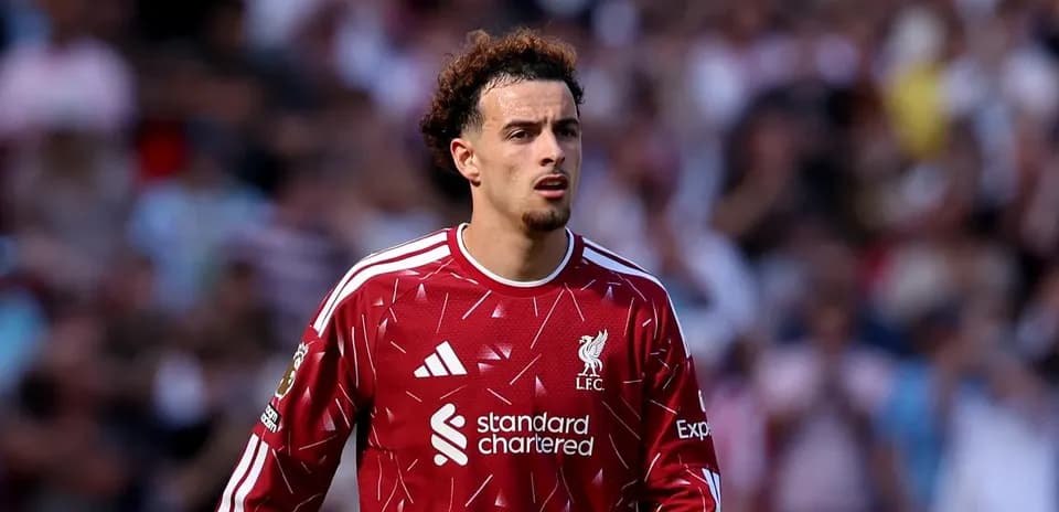 Jugador de Liverpool en el campo durante un partido