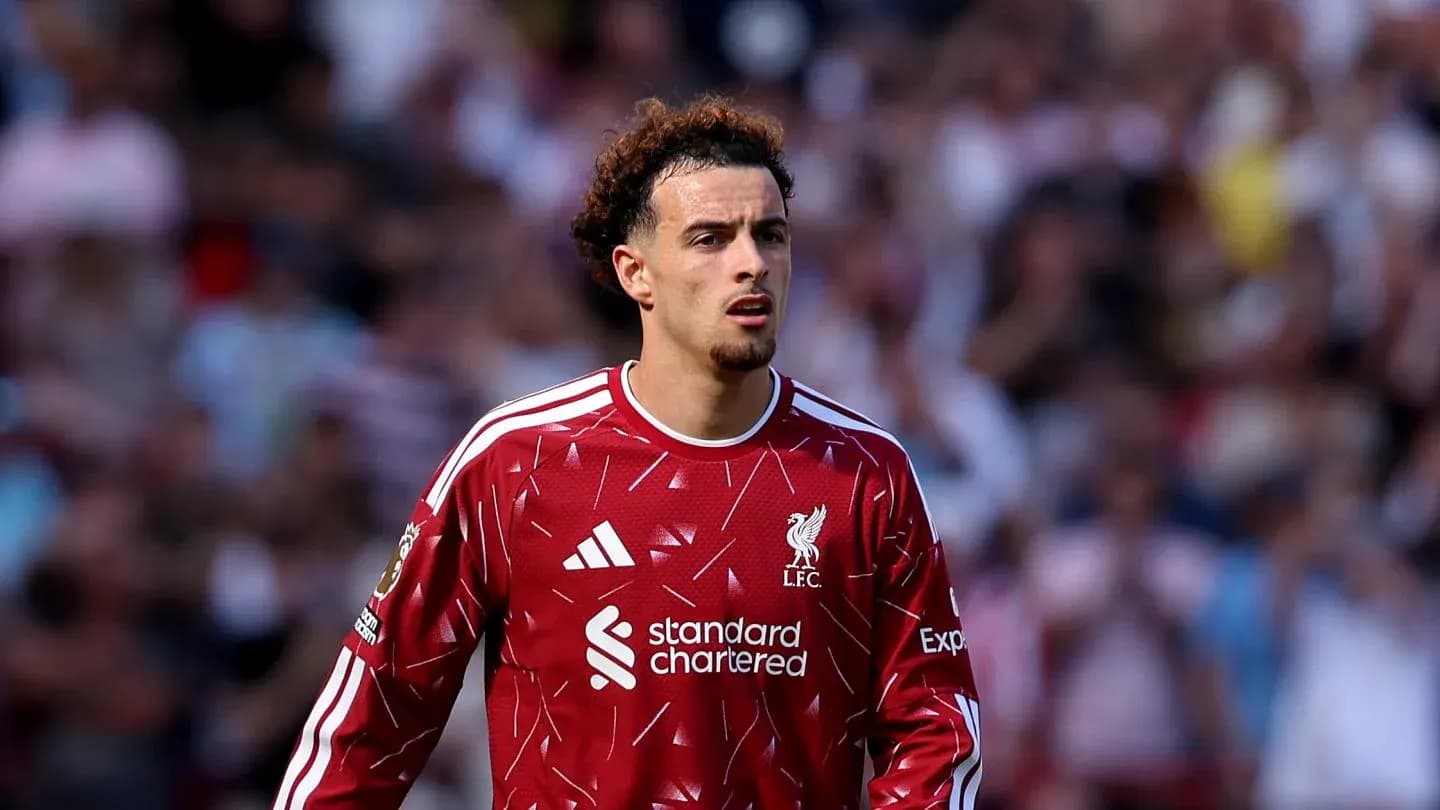 Jugador de Liverpool en el campo durante un partido