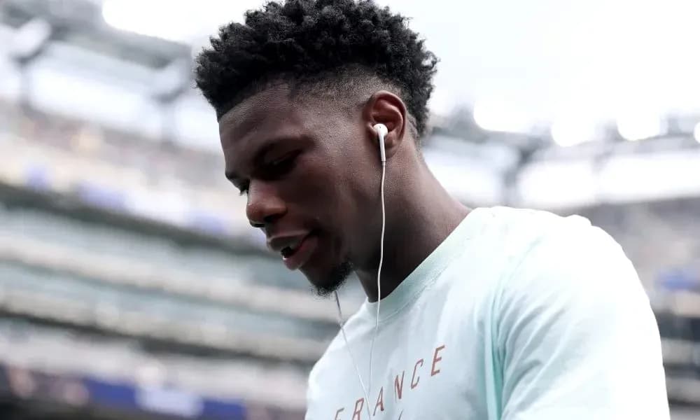 Jugador escuchando música antes del partido