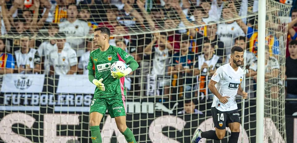 Portero de Valencia durante el partido