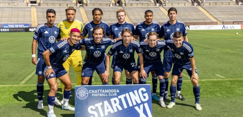 Jugadores de Chattanooga Football Club en alineación inicial
