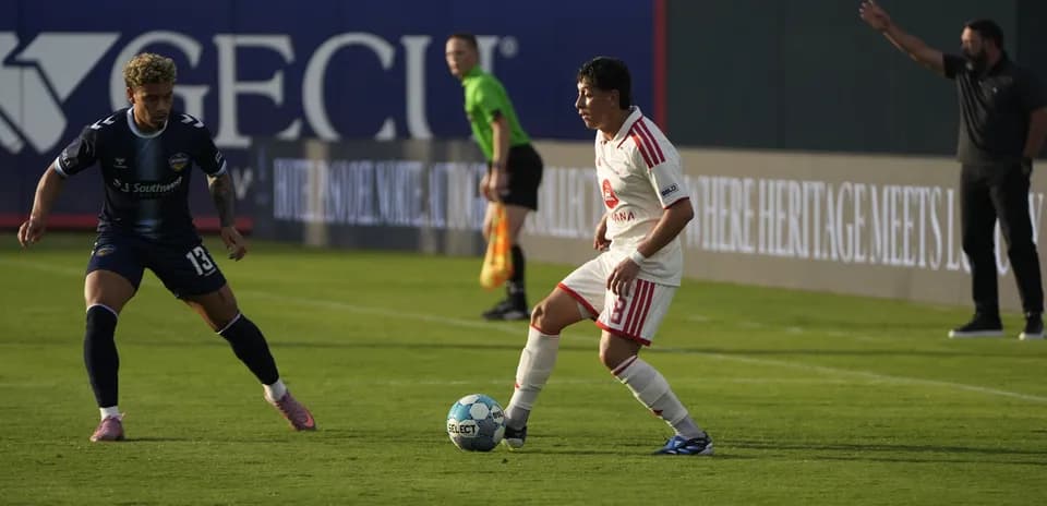 Jugador de El Paso Locomotive en acción