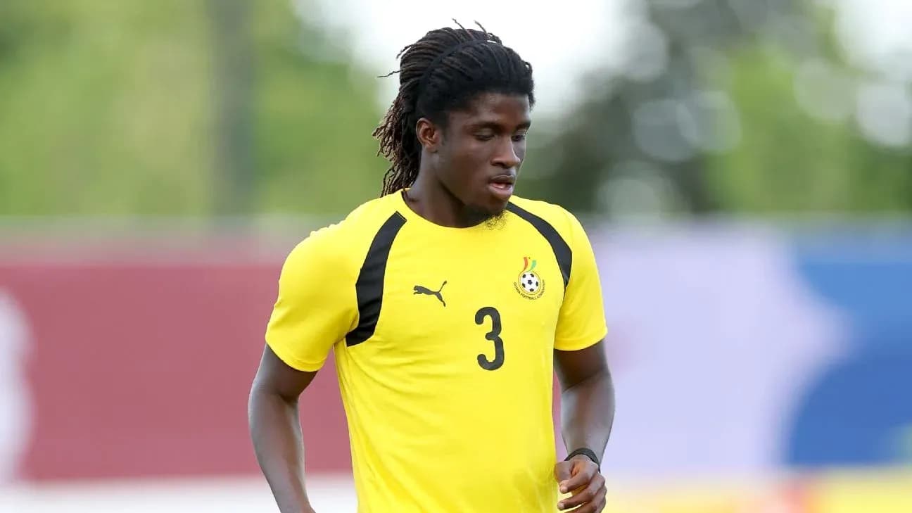 Jugador de Ghana entrenando con camiseta amarilla