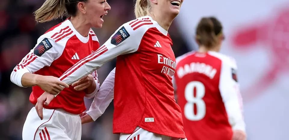 Jugadoras del Arsenal celebrando un gol