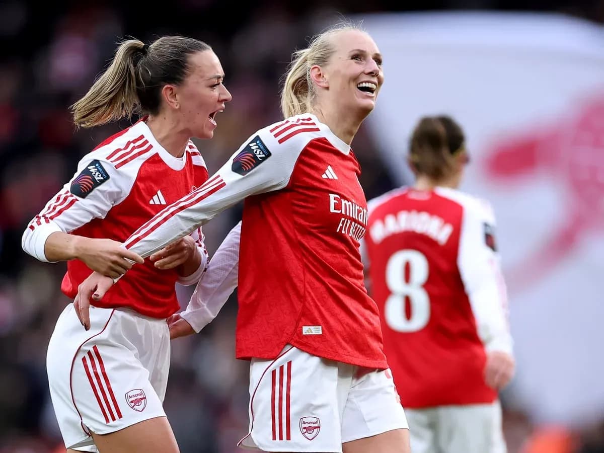 Jugadoras del Arsenal celebrando un gol
