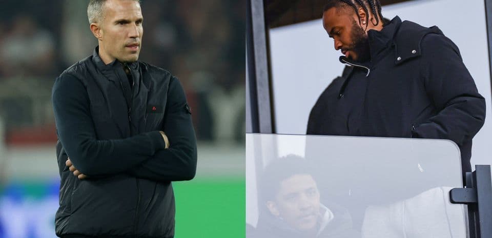 Entrenador y jugador observando el partido desde el palco