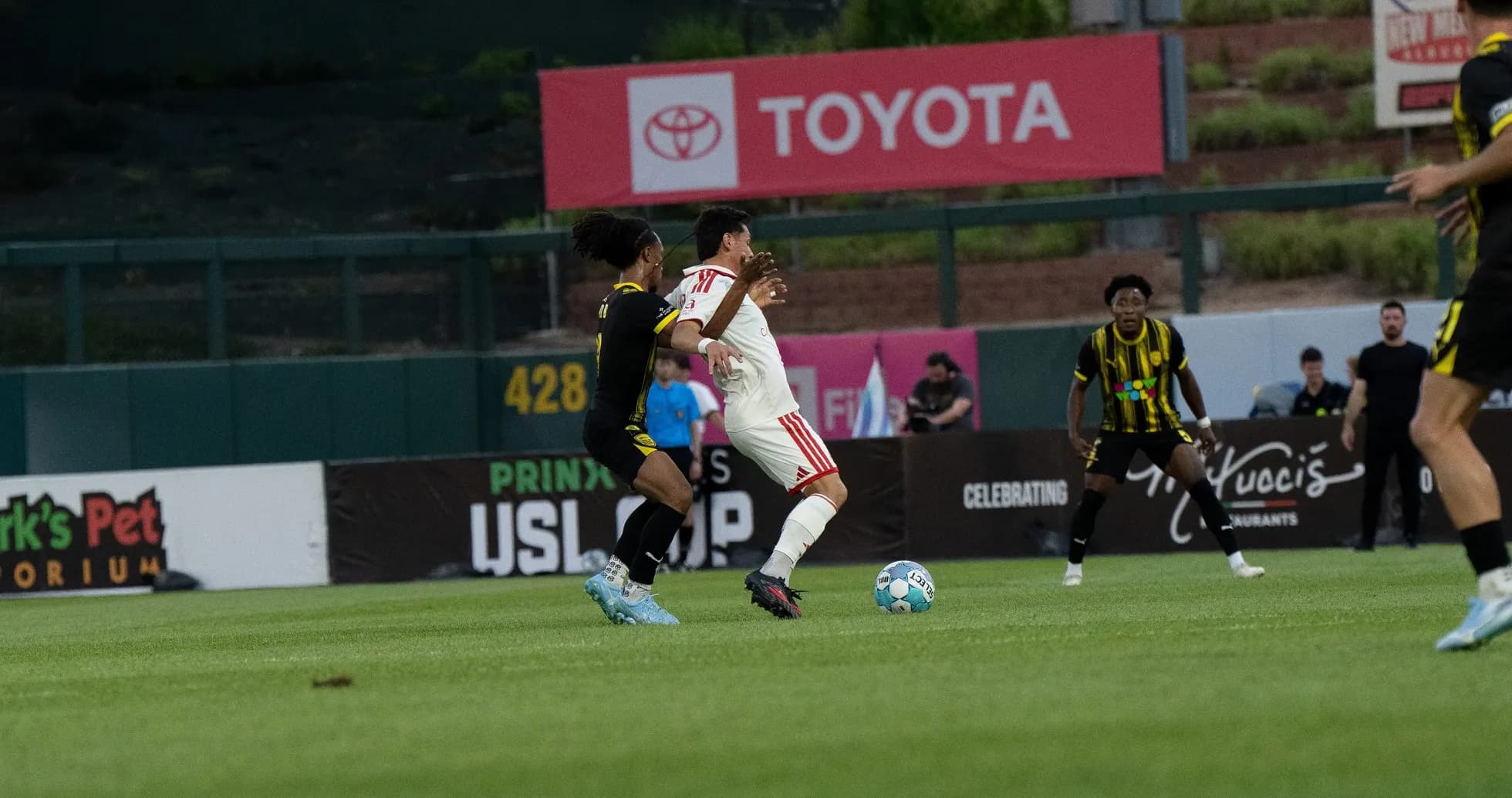 Jugador de New Mexico United en acción
