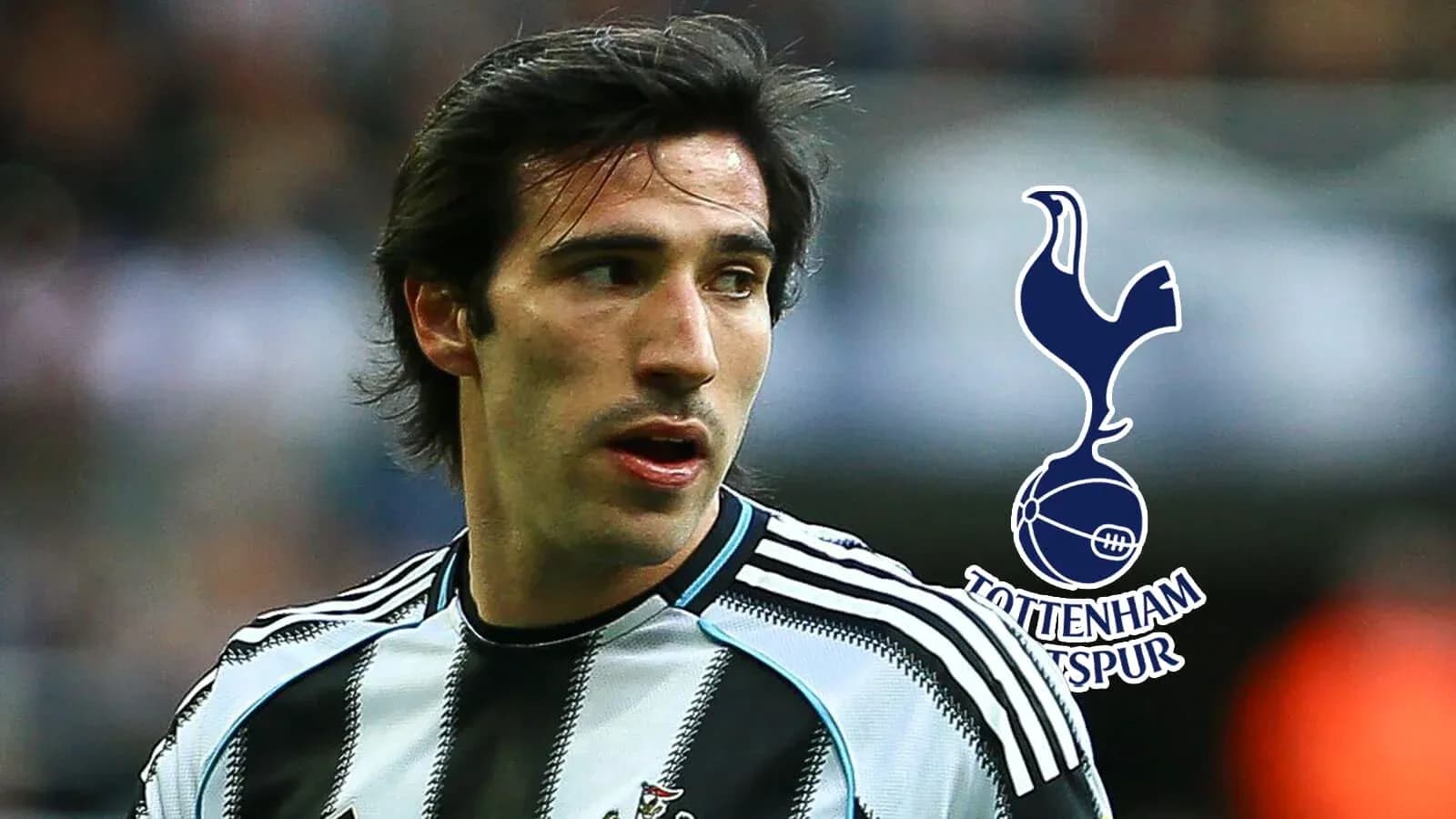 Jugador con camiseta de Newcastle en campo