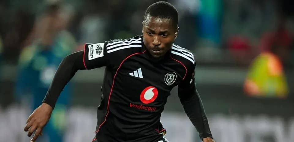 Jugador de Orlando Pirates corriendo durante el partido