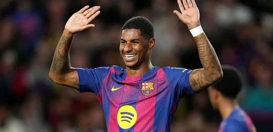 Jugador de Barcelona saludando a la afición