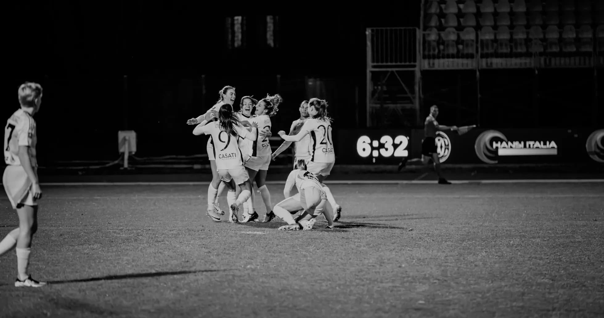 Jugadoras de Inter Milano celebrando un gol