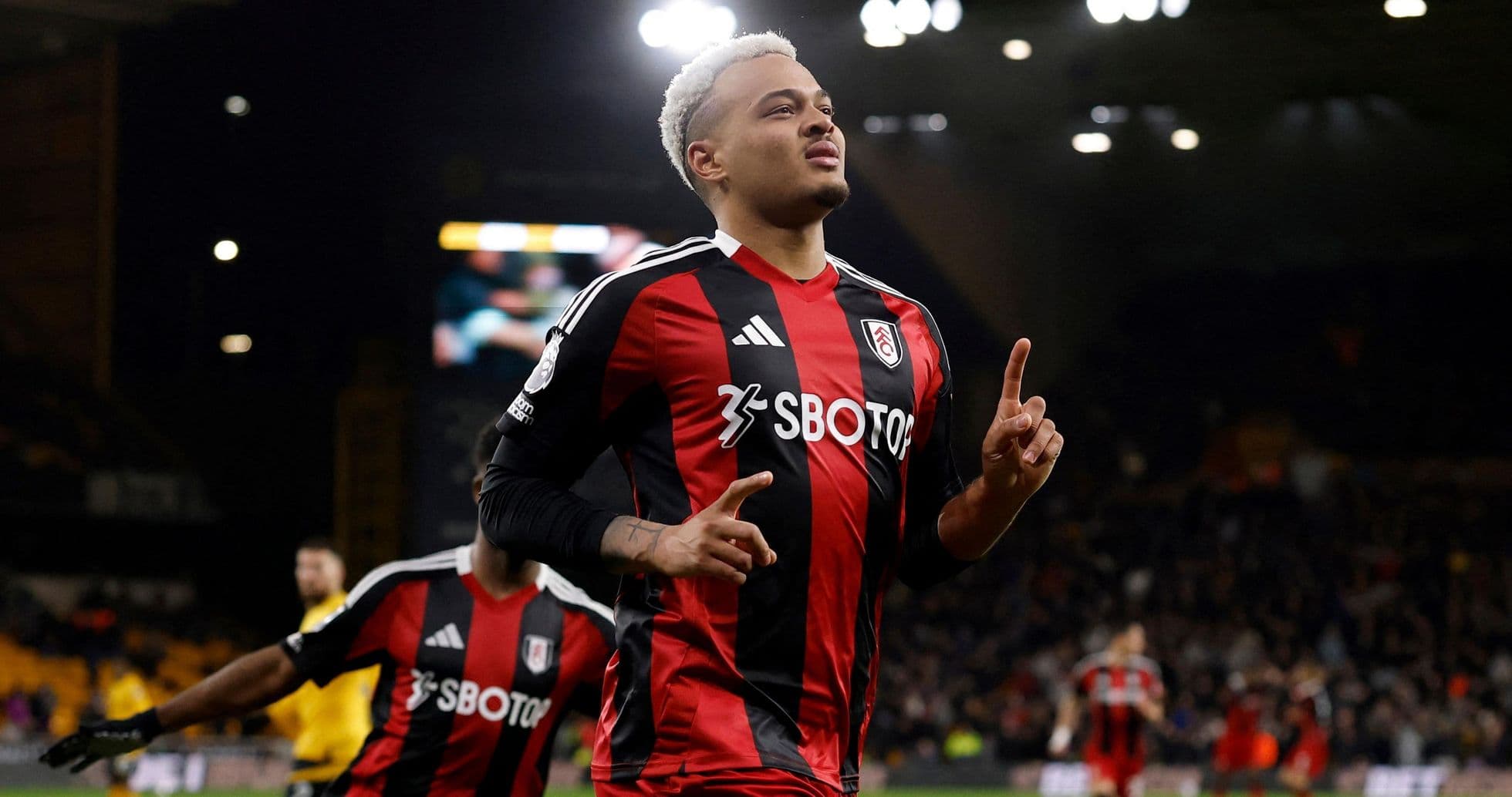Jugador de Fulham celebrando un gol