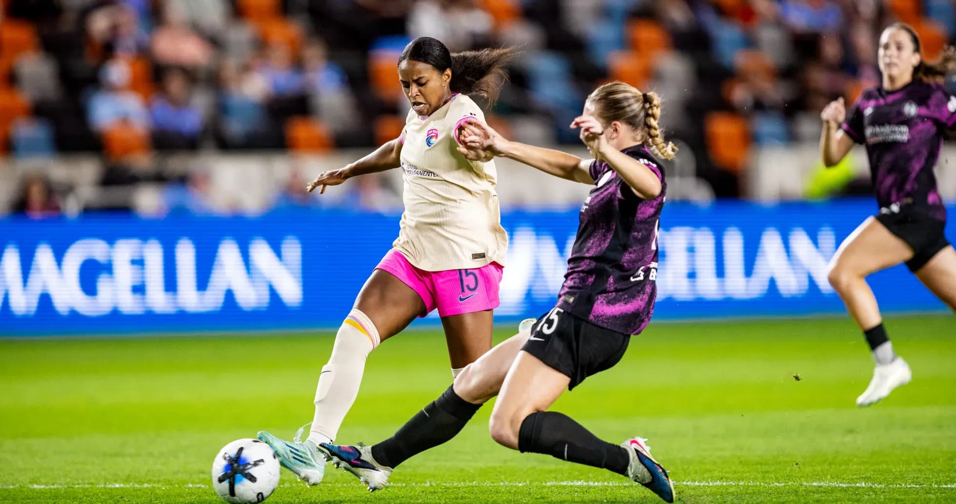 Jugadora de Houston Dash en acción contra Gotham FC