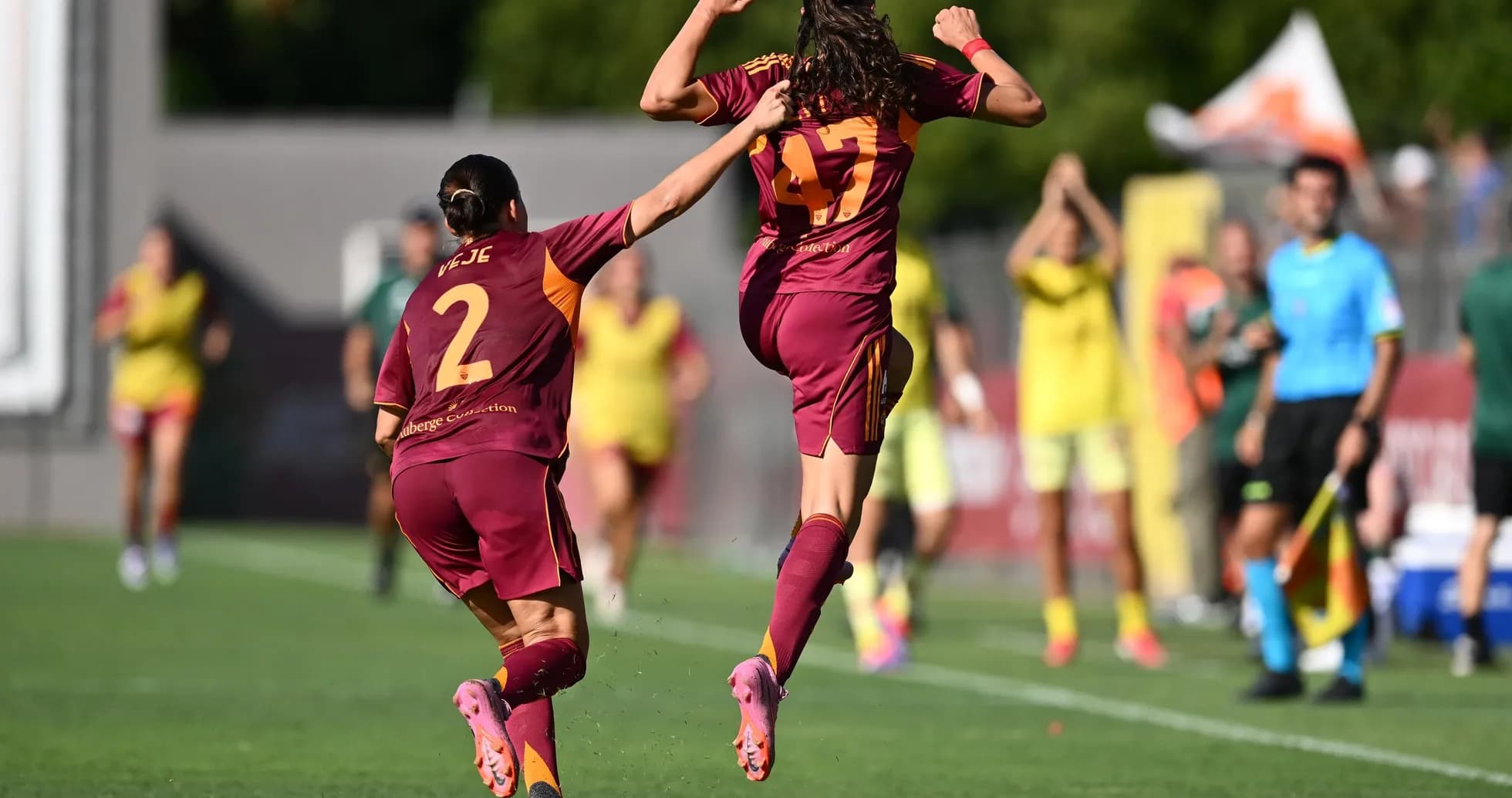 Jugadora de Roma W celebrando un gol