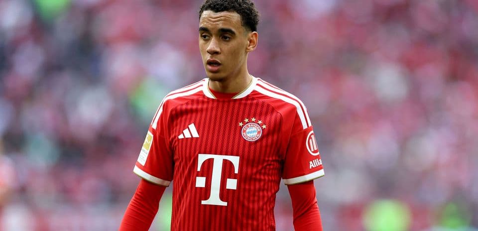 Jugador de Bayern Múnich en campo durante partido