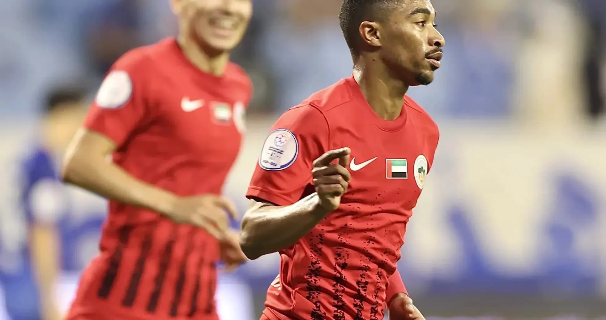 Jugador celebrando un gol en el partido
