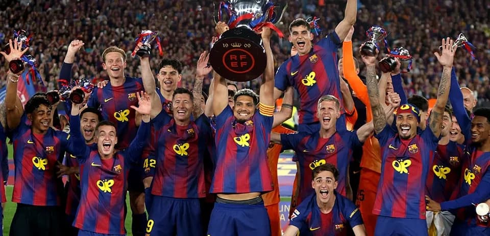 Jugadores del Barcelona celebrando un trofeo
