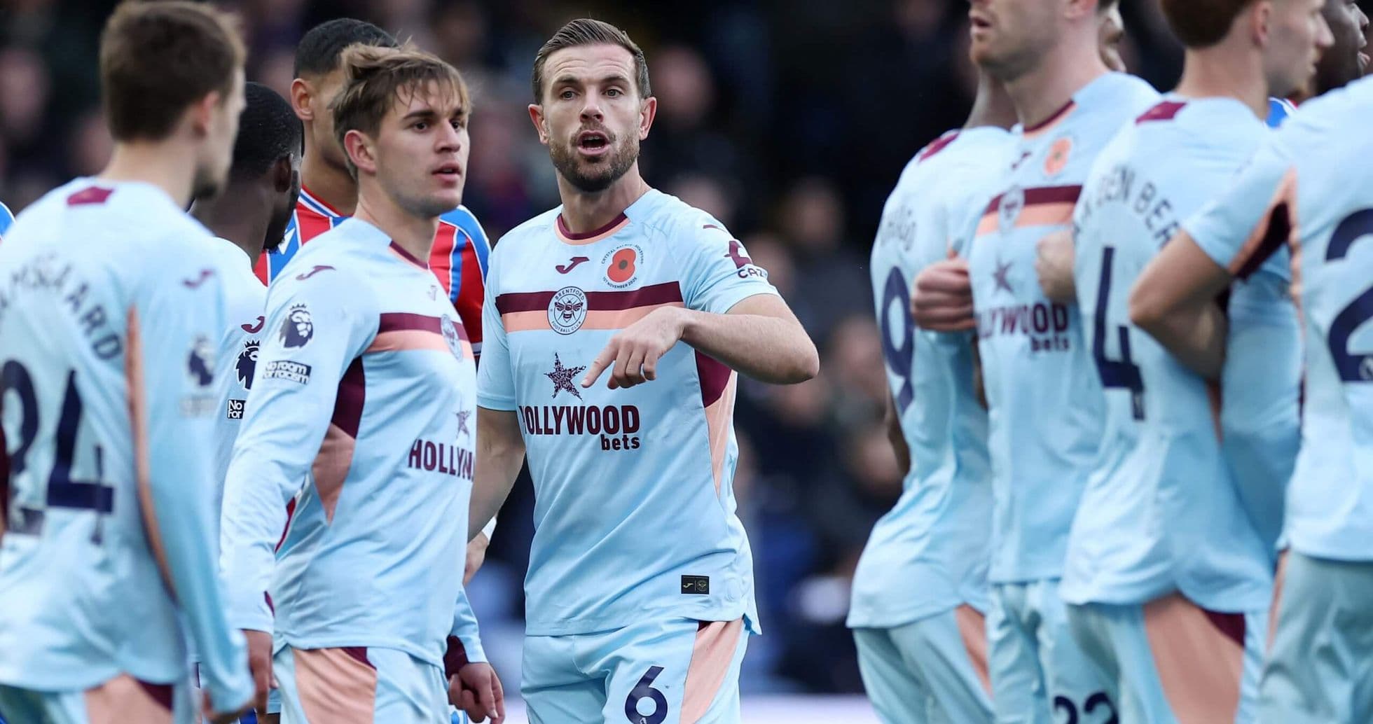 Jugadores del Brentford discutiendo en el partido