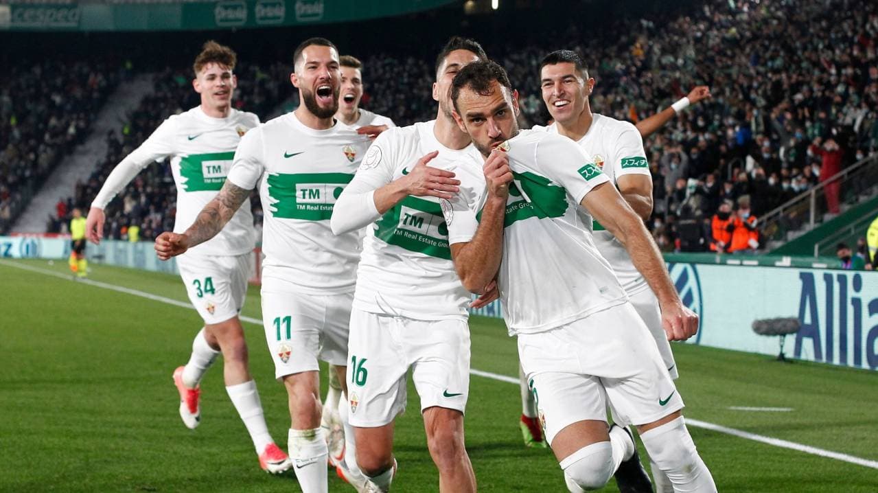 Jugadores del Elche celebrando un gol