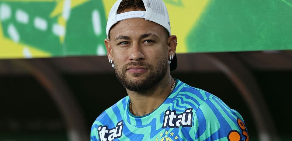 Jugador de Brasil en camiseta de entrenamiento