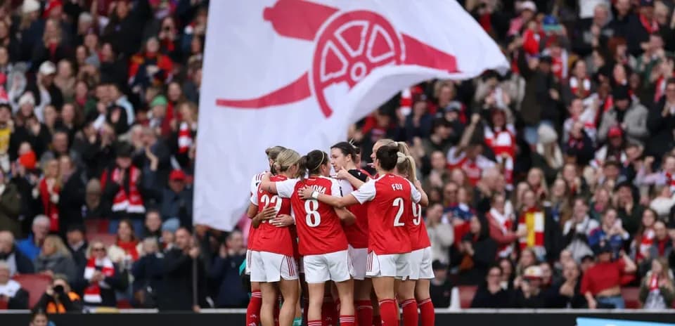Jugadoras del Arsenal celebrando un gol