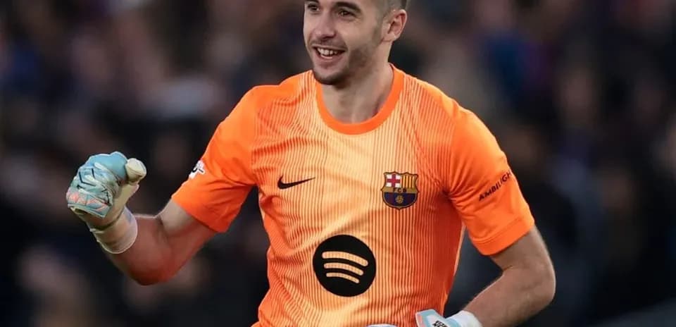 Portero de Barcelona celebrando una parada durante el partido