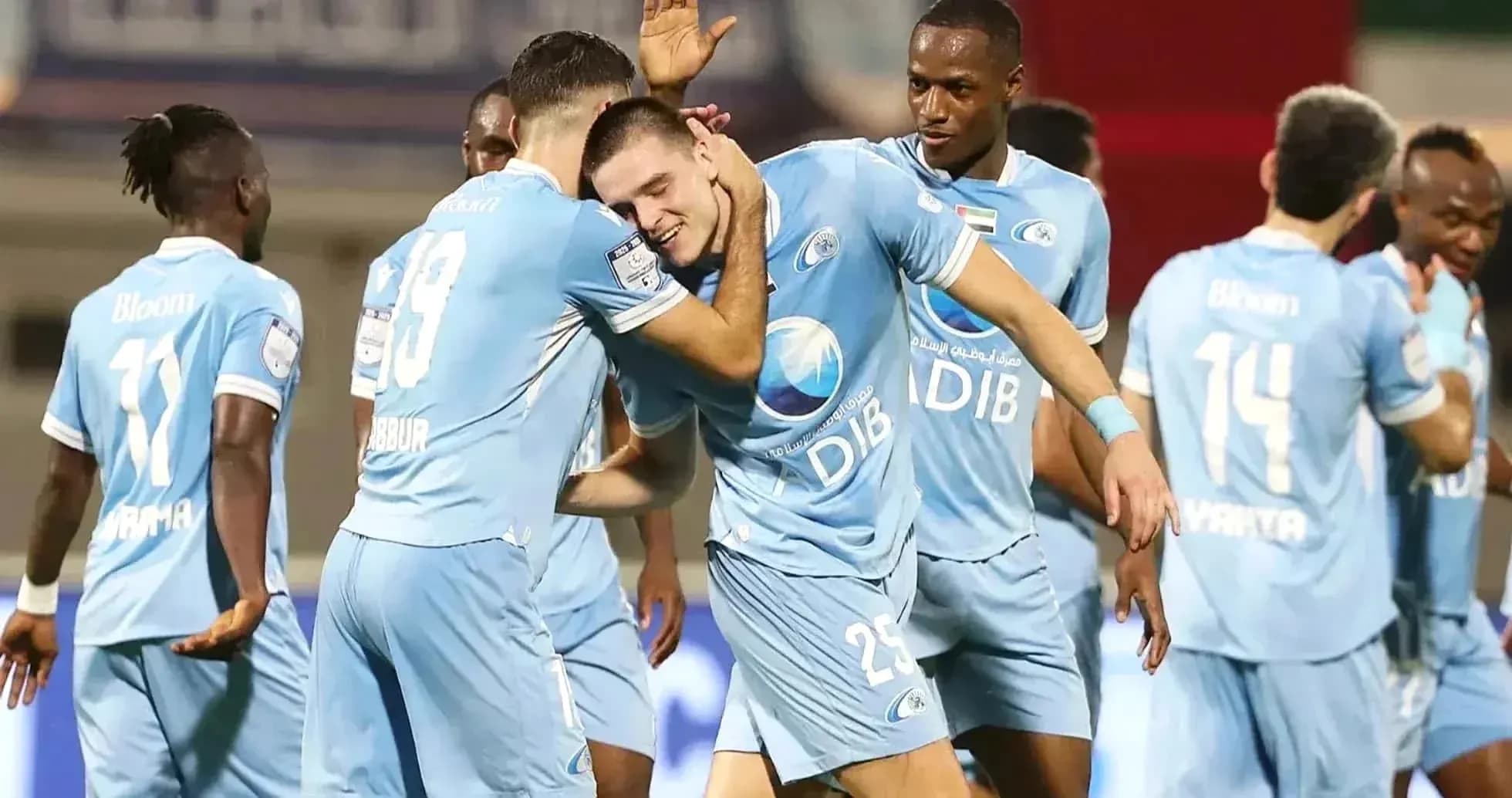 Jugadores de Al Dhafra celebrando un gol