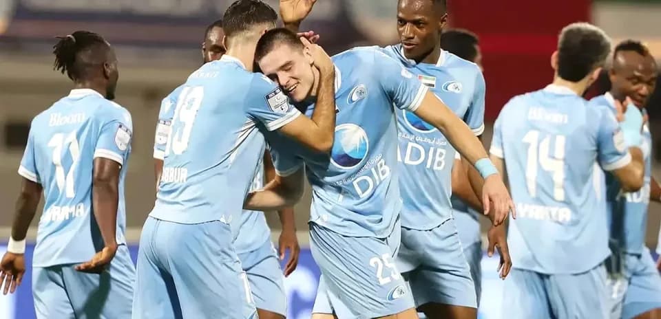 Jugadores de Al Dhafra celebrando un gol