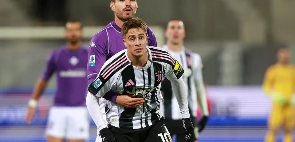 Jugador de Juventus contra Fiorentina en partido
