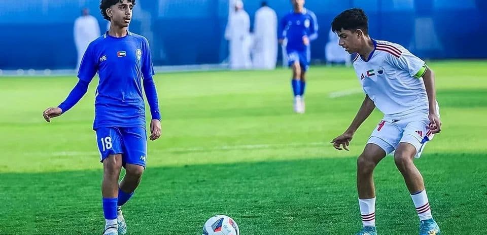 Jugadores de Al Bataeh U23 y Shabab Al-Ahli Dubai U23
