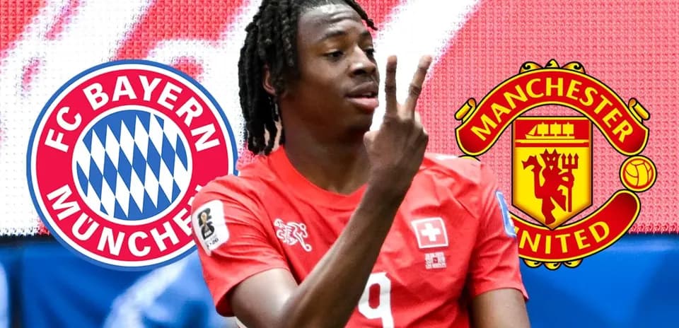 Jugador mostrando dos dedos con logos de Bayern y Manchester