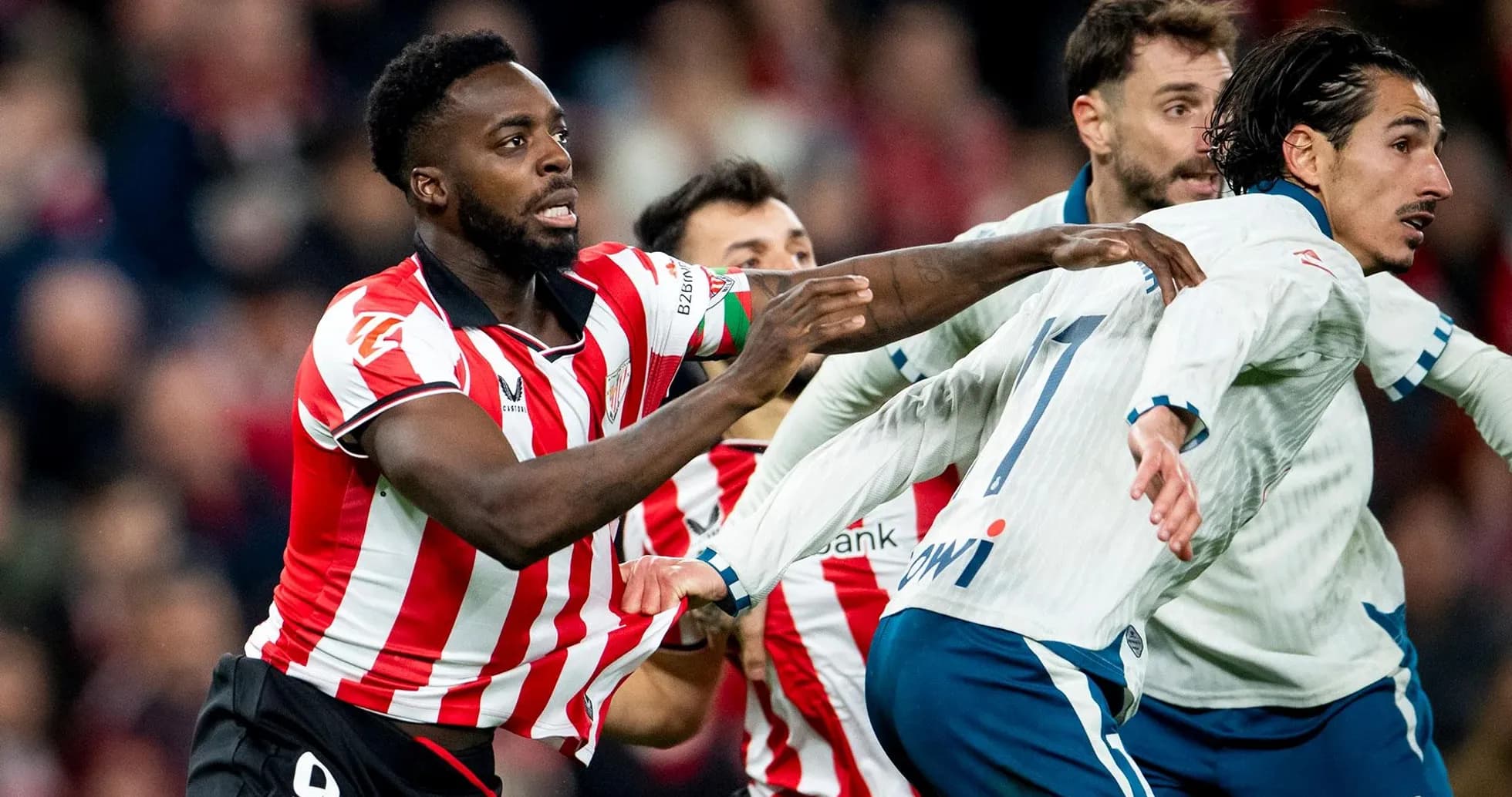 Jugadores de Athletic Club en acción durante partido