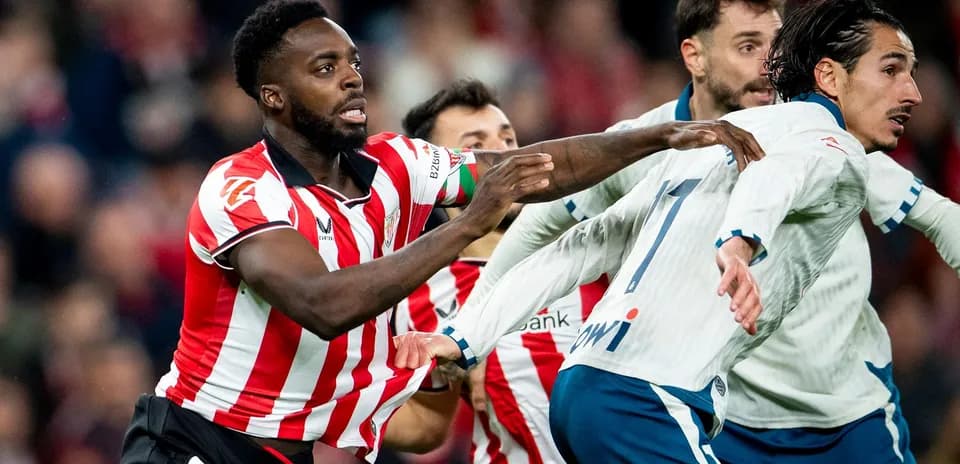 Jugadores de Athletic Club en acción durante partido