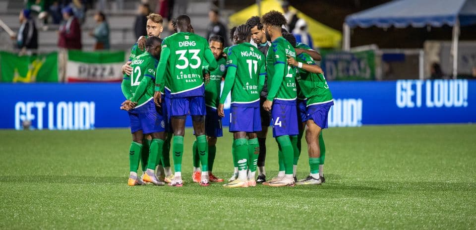Equipo de Hartford Athletic en reunión previa al partido