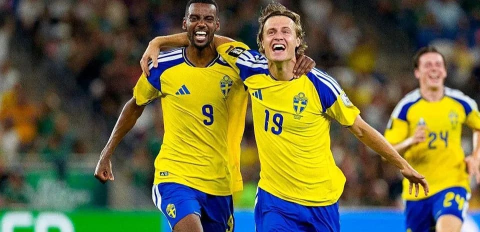 Jugadores de Suecia celebrando un gol en el partido
