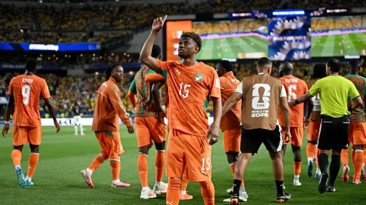 Jugador de Costa de Marfil celebrando en el campo
