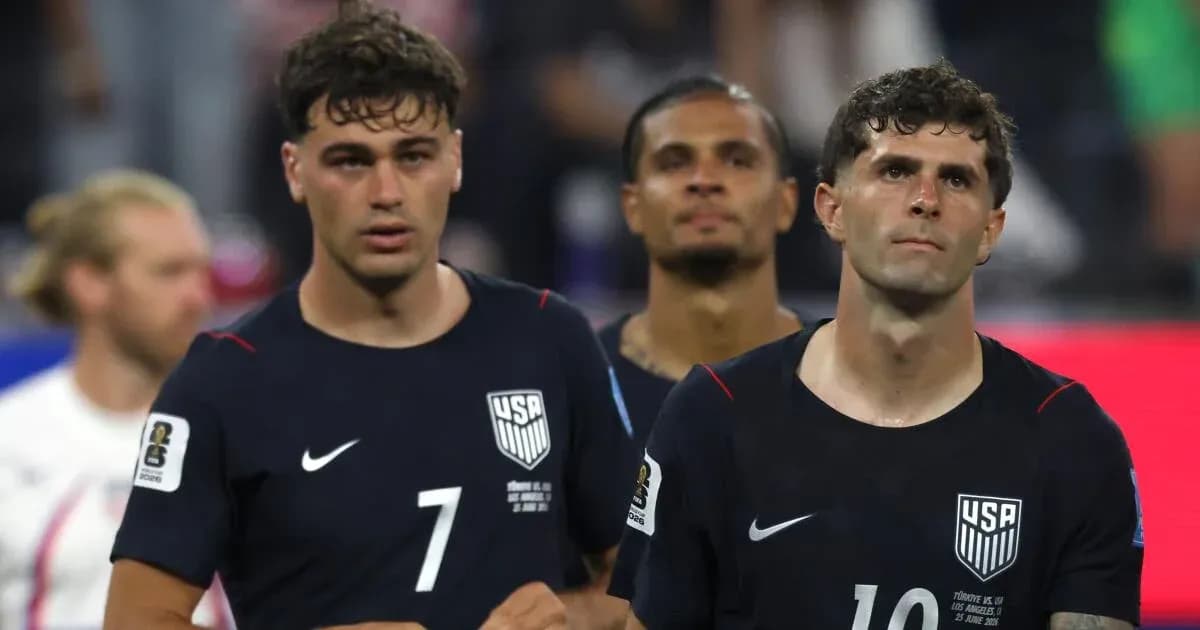 Jugadores de Estados Unidos caminando tras el partido