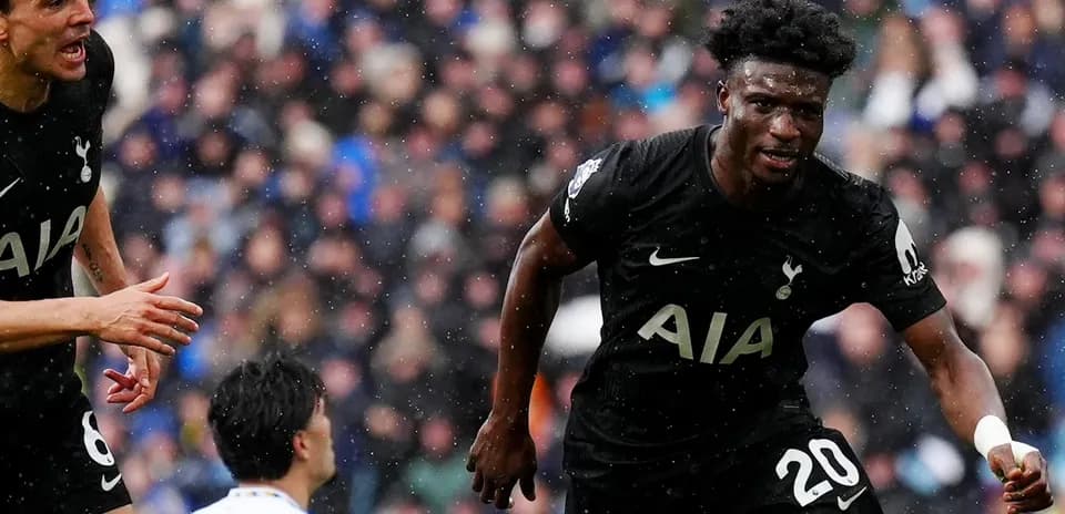 Jugador del Tottenham celebrando un gol