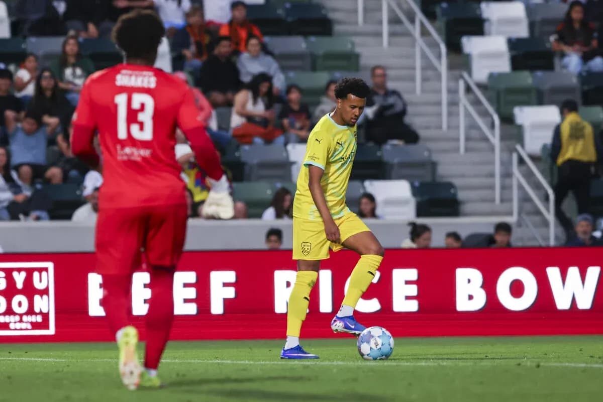 Jugador de New Mexico United en acción
