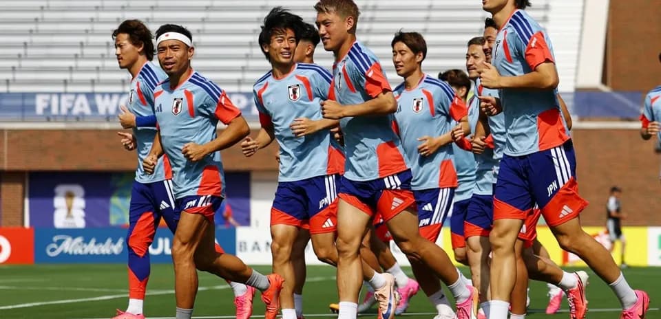 Jugadores de Japón corriendo en sesión de entrenamiento