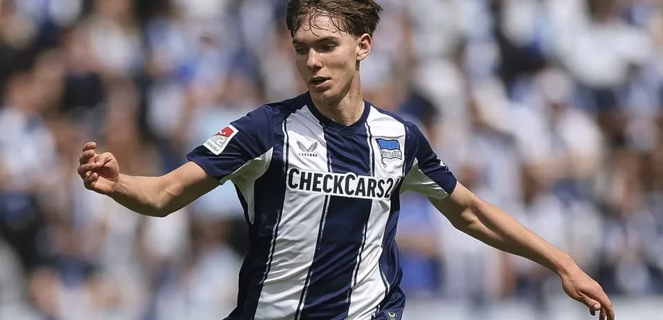 Jugador de Hertha BSC corriendo durante un partido