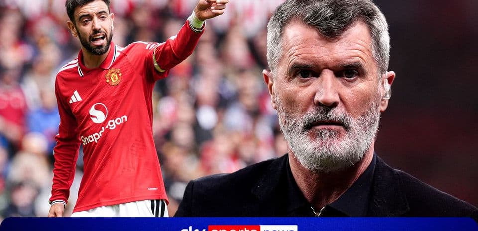 Bruno Fernandes señalando en un partido de Manchester United