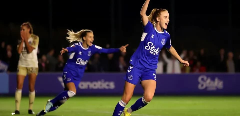 Jugadora de Everton celebrando un gol