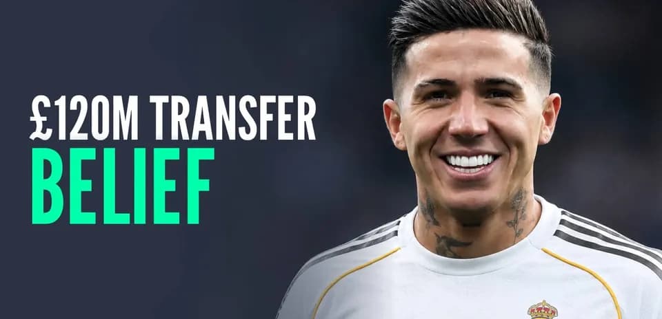 Jugador sonriente con camiseta del Real Madrid
