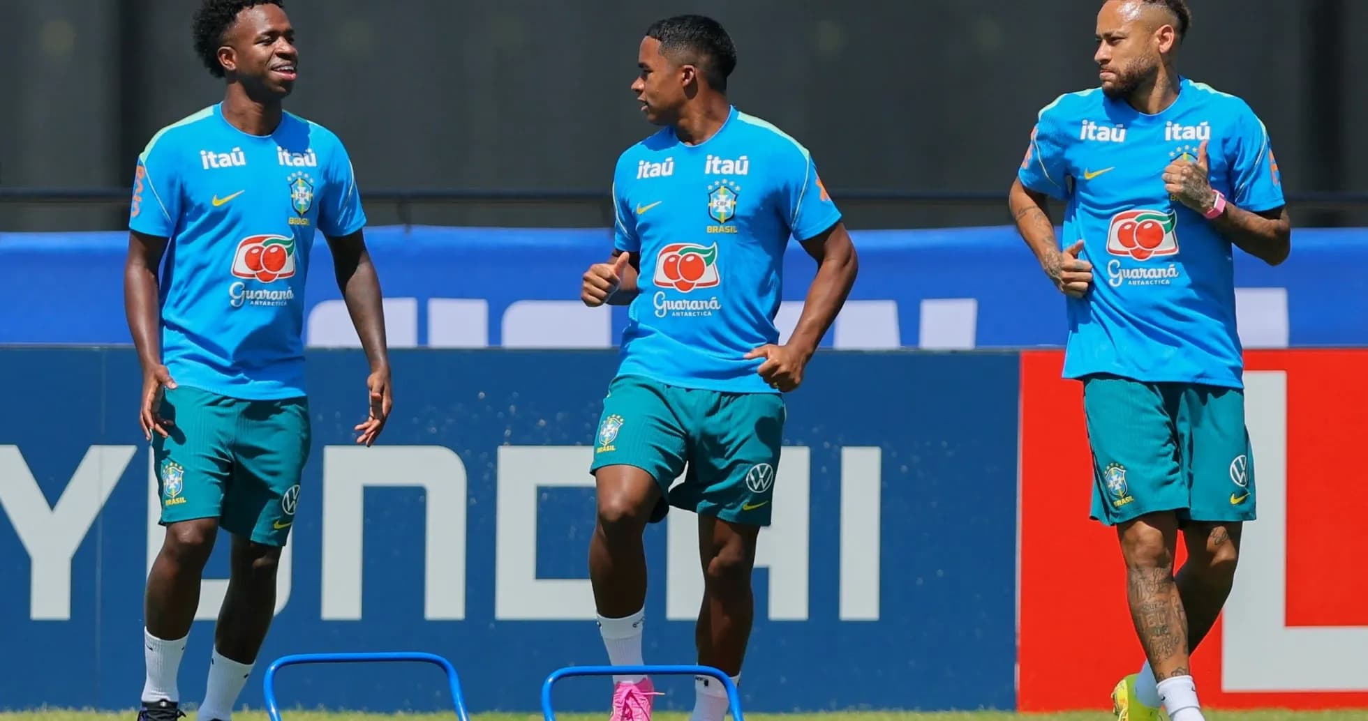 Jugadores de Brasil entrenando para la Copa del Mundo
