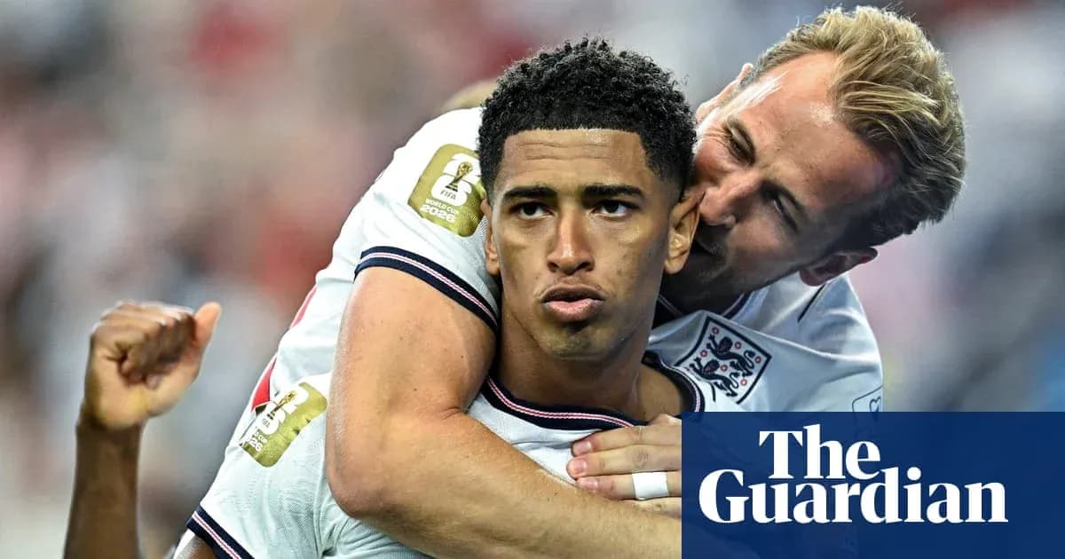 Jugadores de Inglaterra celebrando un gol durante el partido