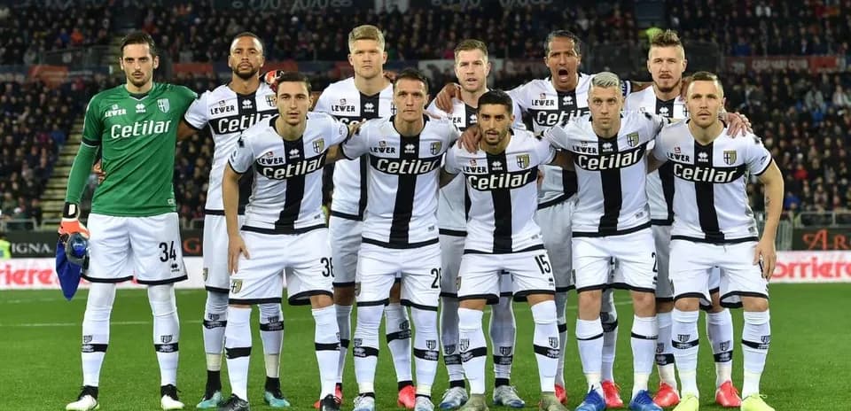 Equipo de Parma posando para la foto oficial