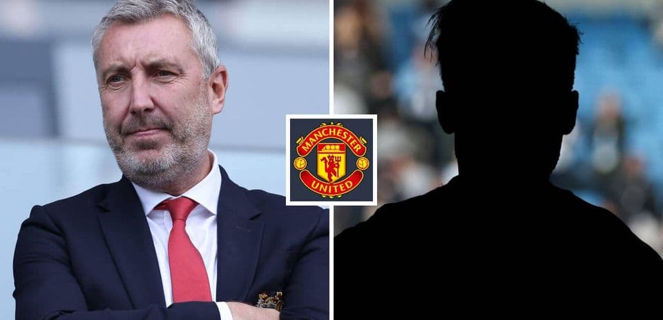 Entrenador y silueta de jugador con logo de Manchester United