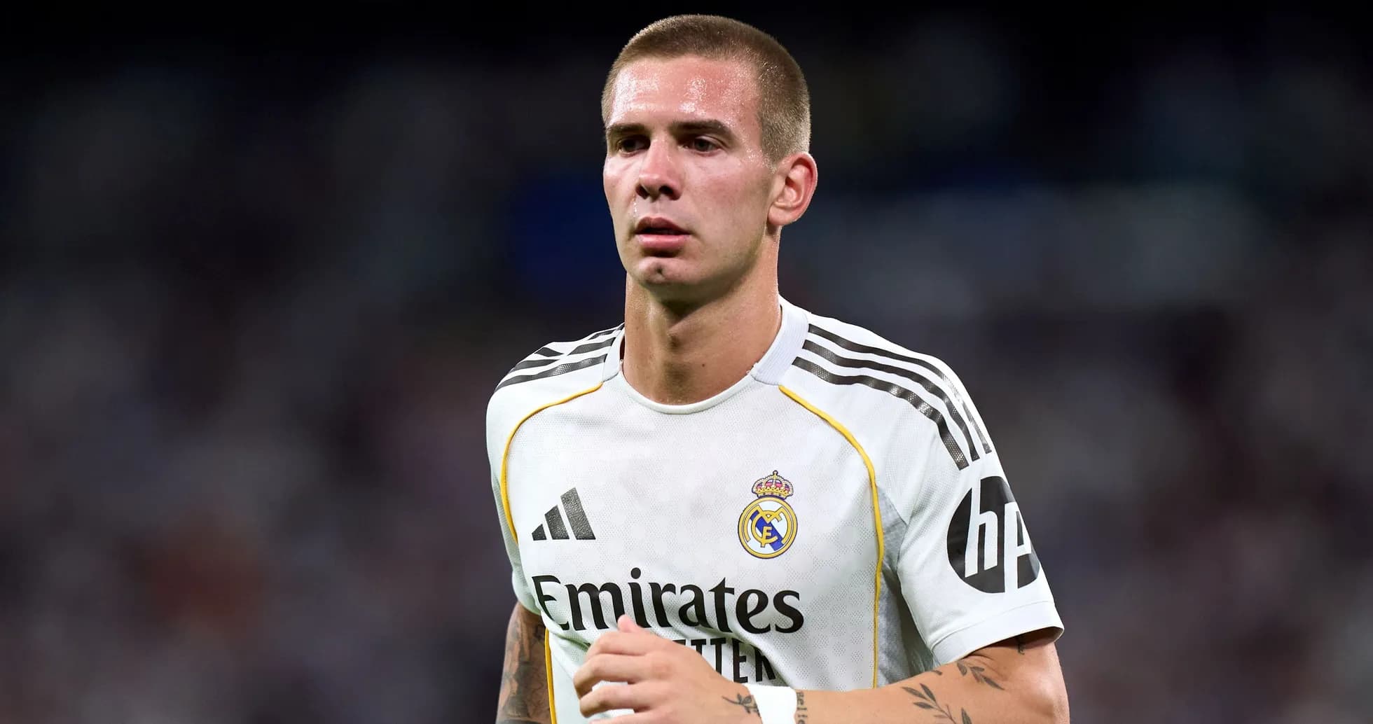 Jugador de Real Madrid en el campo durante partido